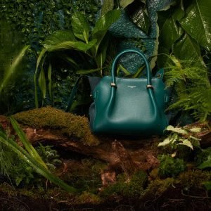 67052b410bb02e729a832cb3_Props_for_handbag_photography_e62ea4f5b8